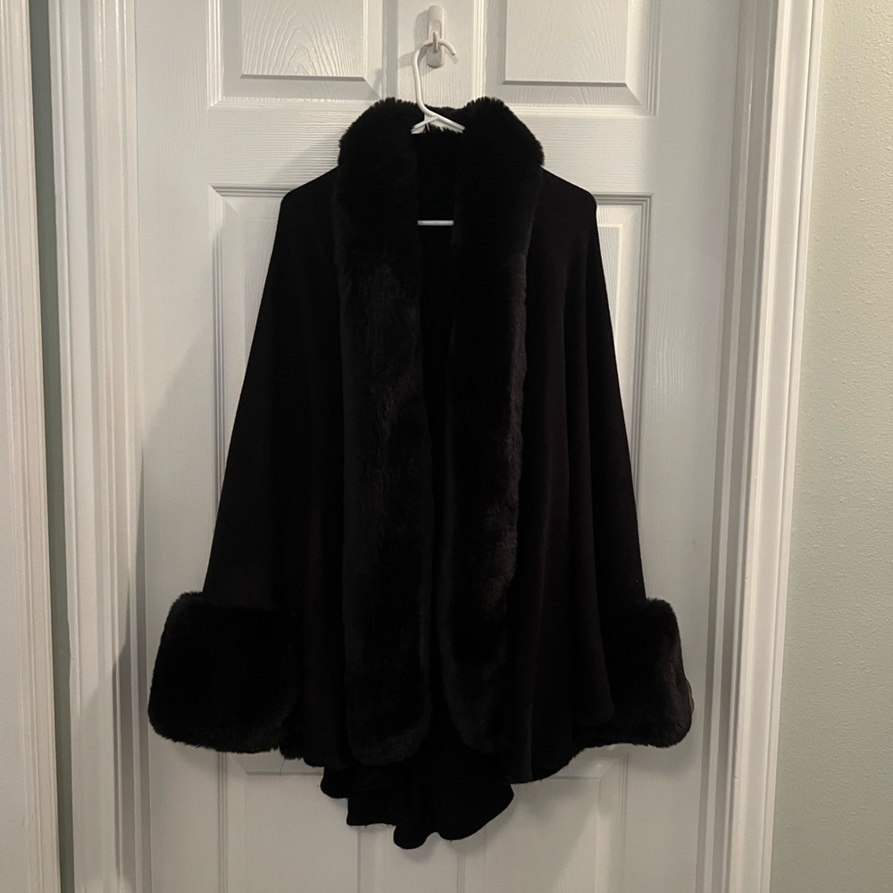 FABULOUS faux fur trim cape